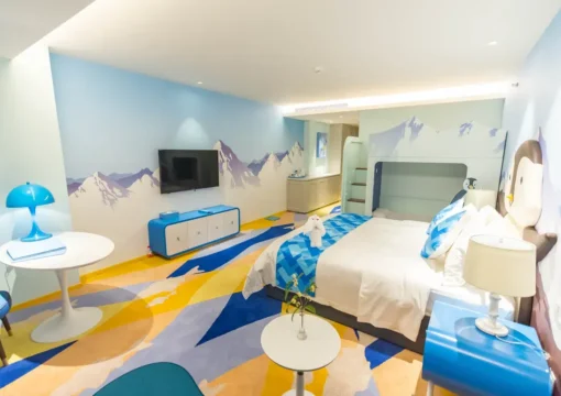 Family Room (Big bed)