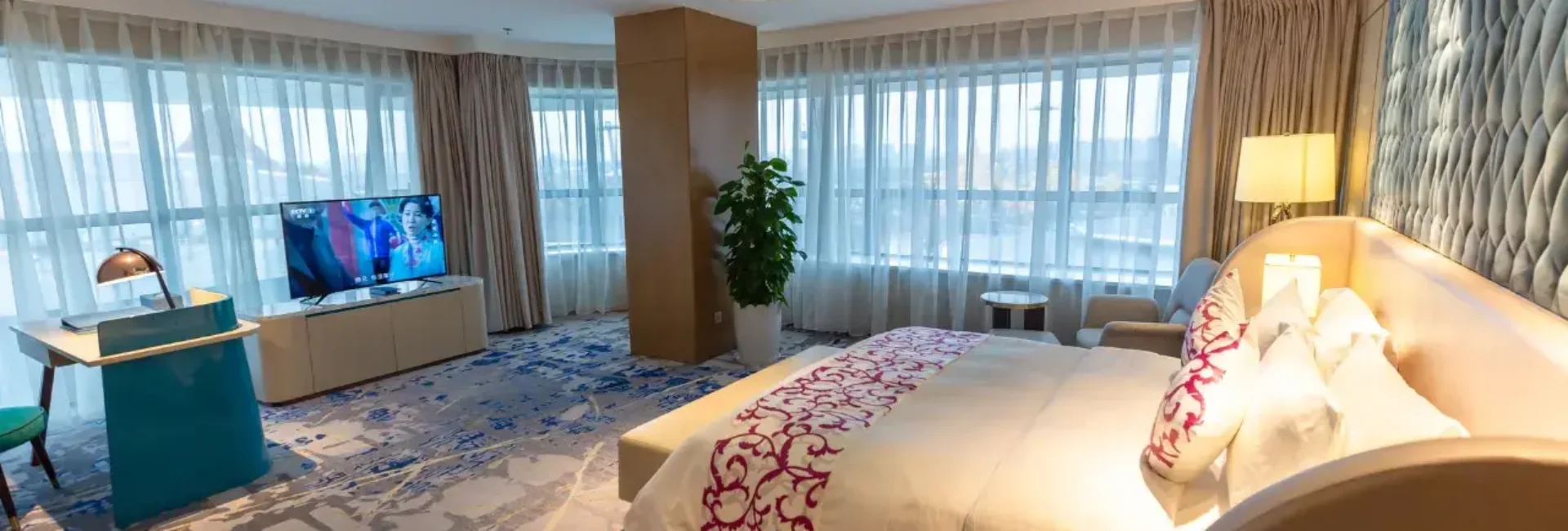 Paradise Scenic Suite